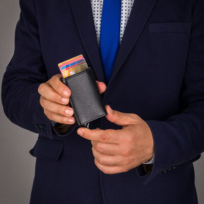 Kişiselleştirilebilir Otomatik Mekanizmalı Deri Kartlık Siyah - 5