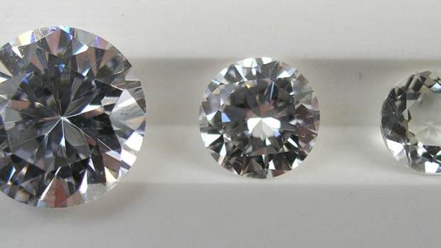 Zirkon Taş’ın Özellikleri Nelerdir?